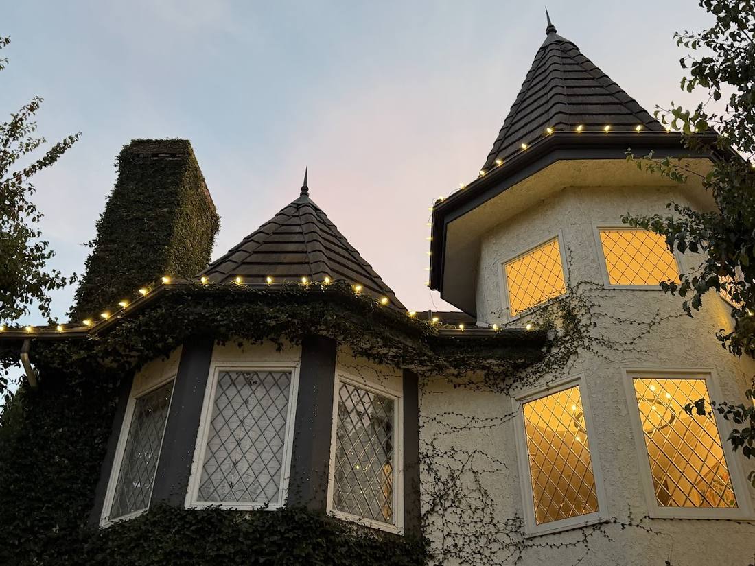 Roofline holiday lighting on a Tarzana home